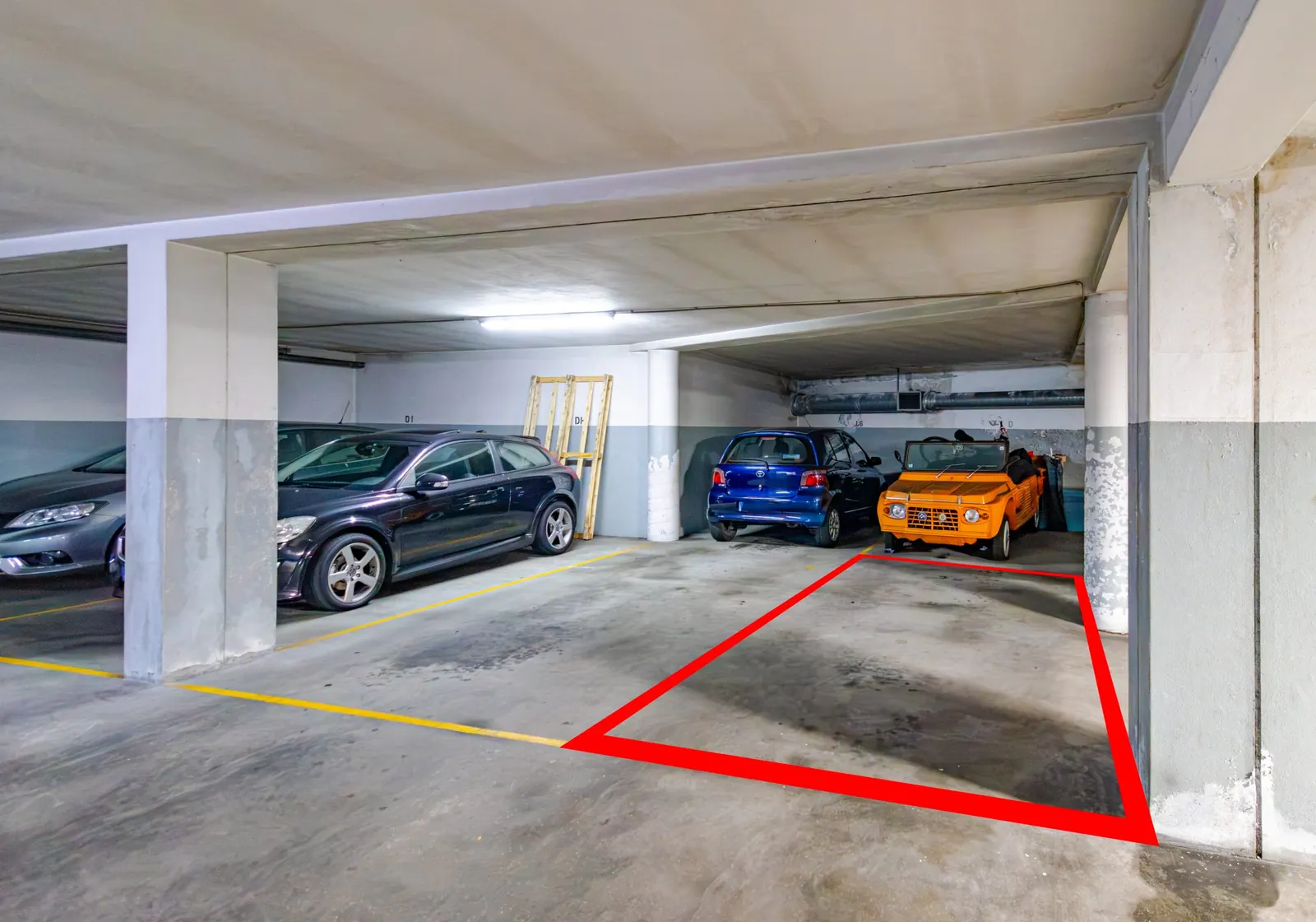 Private garage parking space